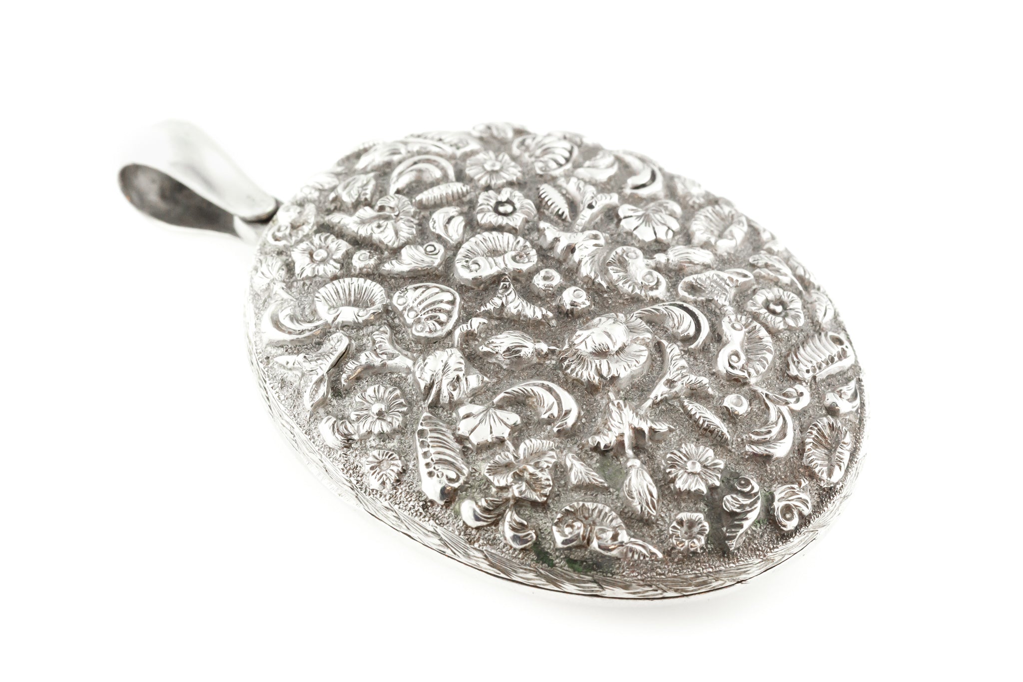 Antique large silver locket pendant with floral details — Gembank1973